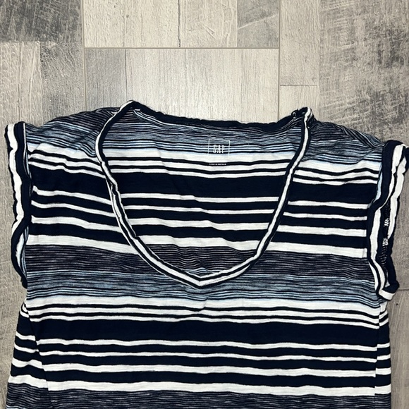 GAP - Picture 2 of 3